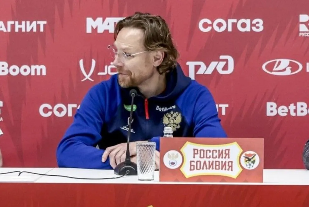 Valery Karpin, el entrenador ruso, durante la conferencia de prensa de este lunes. Foto: Federación Rusa