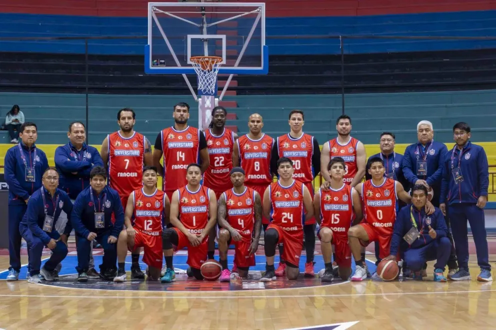 El plantel de Universitario que jugó en Sucre. Foto: FIBA América.