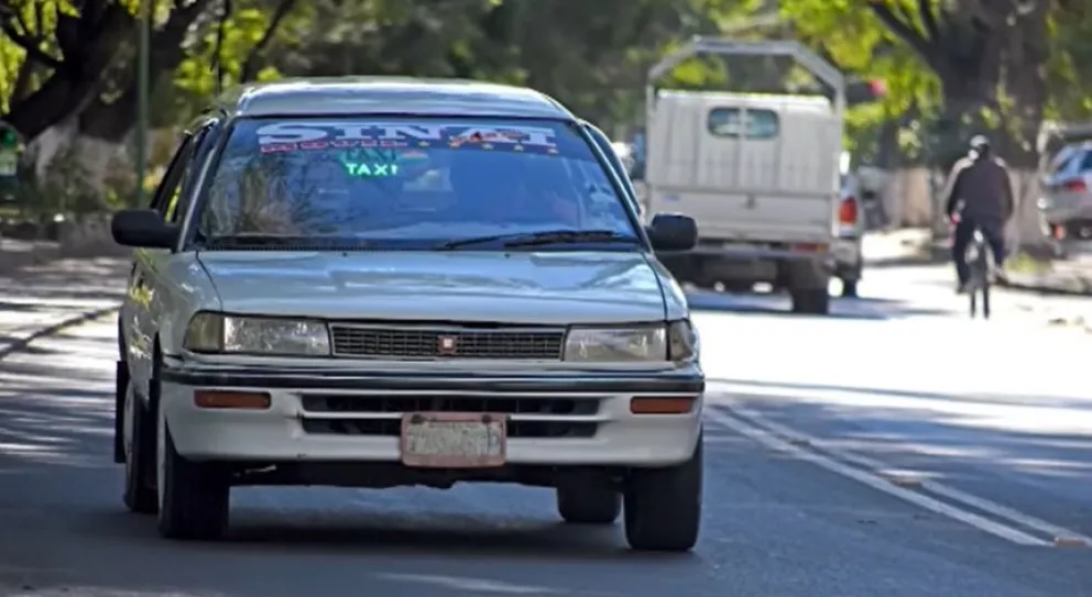 Imagen referencial de un taxi en Santa Cruz. Foto: Captura de video
