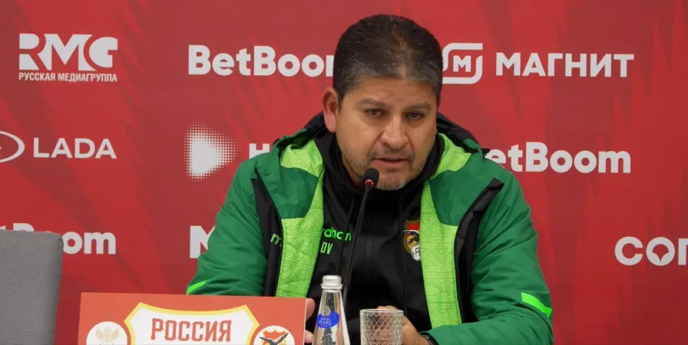 Óscar Villegas durante la conferencia de prensa posterior al partido con Rusia.