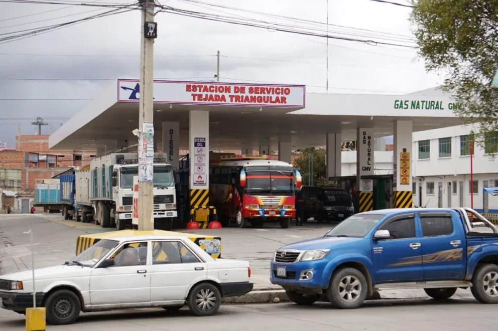 La crisis por la escasez de combustible se ha agravado en el país en los últimos días. Foto: APG