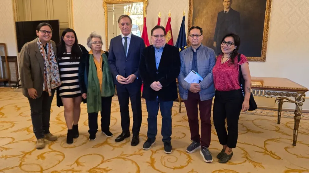 Chávez Casazola (tercero desde la derecha), con otros poetas. FOTO: Gabriel Chávez Casazola