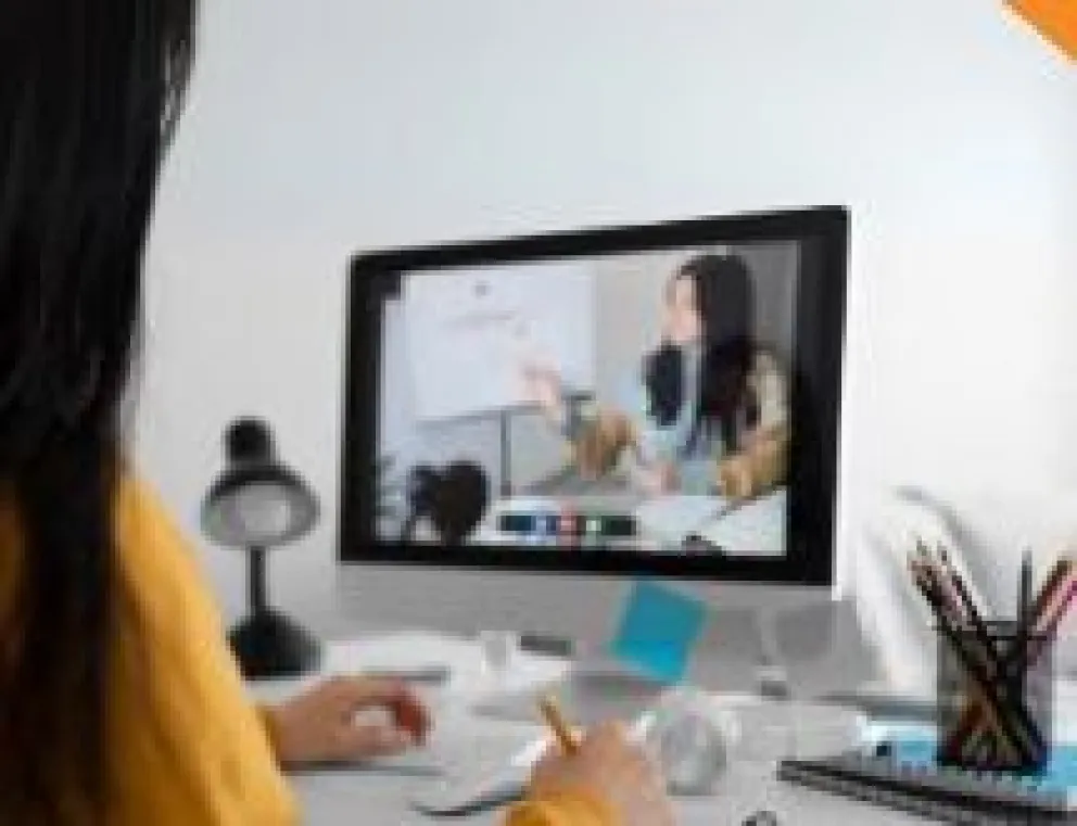 Clase virtual de la UAGRM. FOTO: UAGRM