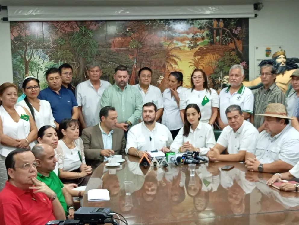 Los cívicos, en conferencia de prensa, la tarde de este miércoles. Foto: Captura de video