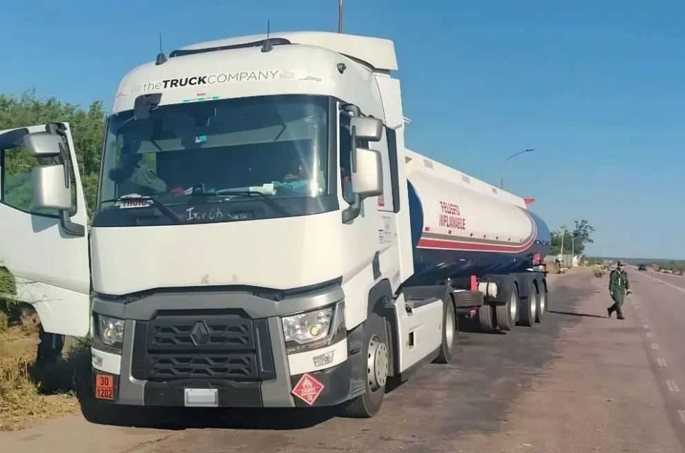 Camión cisterna procedente de Bolivia. Foto: El País de Tarija 