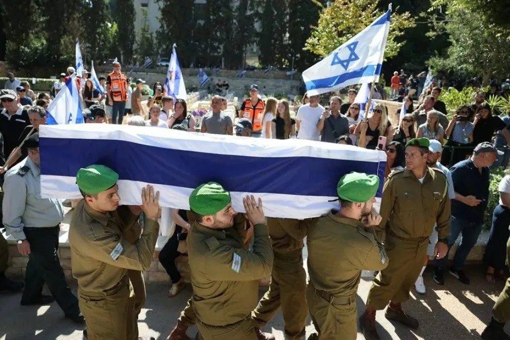 Funeral del soldado israelí y rehén Tamir Nimrodi en Kfar Saba, Israel, este 16 de octubre. EFE/EPA