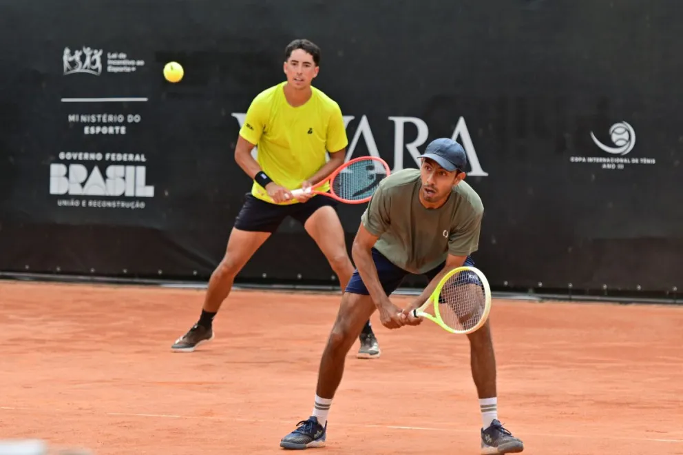 Murkel Dellien (izq.) y Arias, en su encuentro por parejas de este jueves. Foto: Instituto Sports.