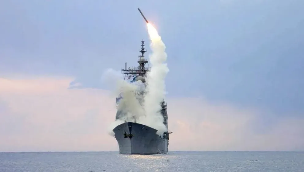 Lanzamiento de un misil Tomahawk desde el crucero de misiles guiados USS Cape St. George de la Armada de EEUU. Foto:  EPA / US NAVY 