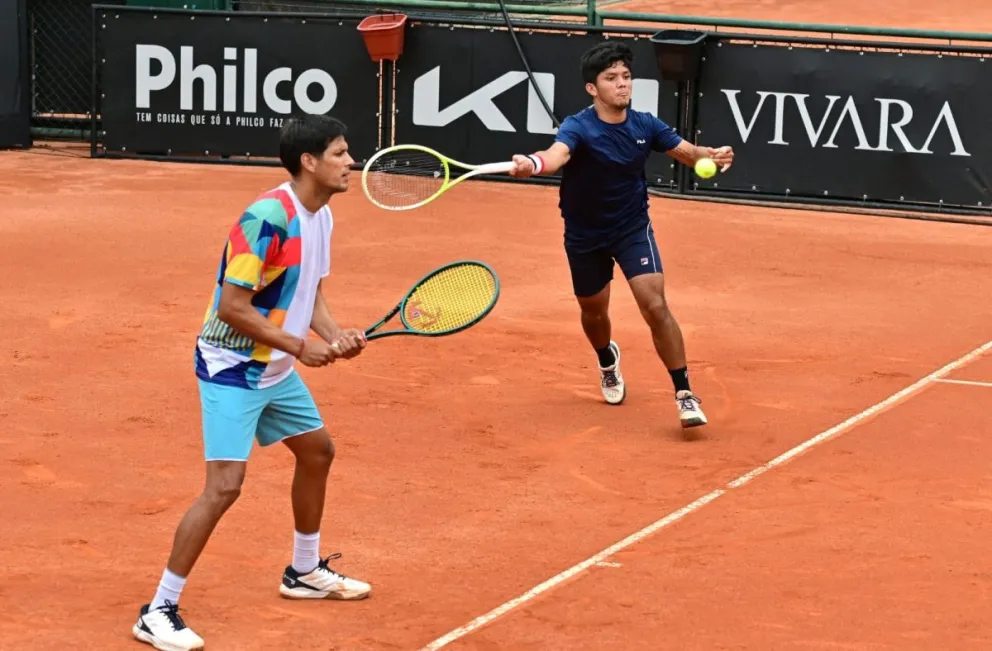 Federico Zeballos (izq.) y el chileno Matías Soto durante el partido de semifinal. Foto: Instituto Sports