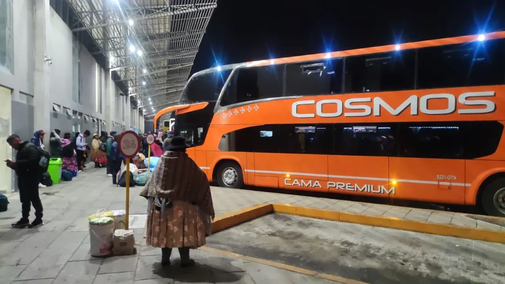 Pasajeros esperan su salida en la Terminal Metropolitana de El Alto  Foto: Terminal Metropolitana de El Alto