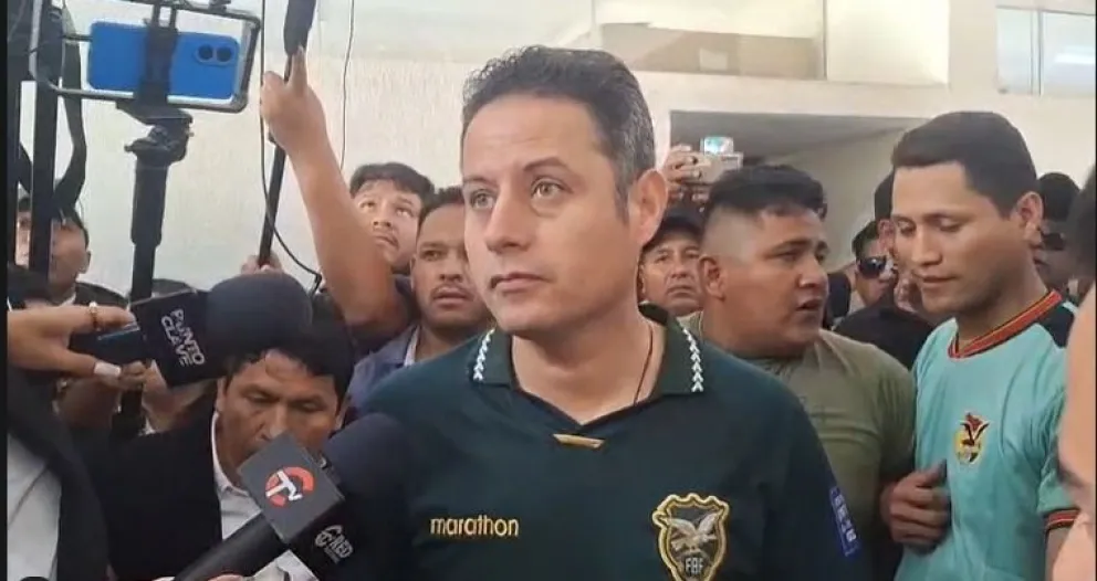 Edman Lara el momento de emitir su voto Foto: Captura de pantalla