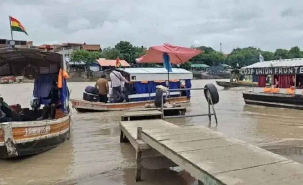 Lanchas bolivianas en el río Bermejo, en la región fronteriza con Argentina. Foto: Infobae