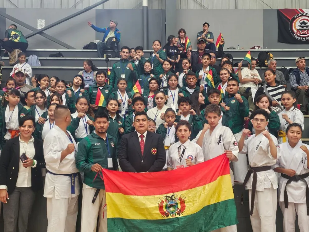 La comitiva boliviana que destacó en Uruguay. Foto: Feboka.