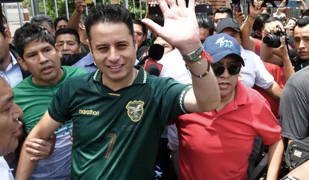 Edman Lara espero los resultados en su casa: Foto: Unitel