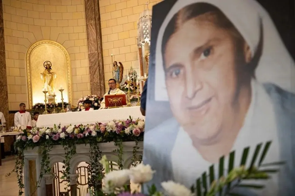 Una misa del padre Omar Porras en honor a Santa Carmen Rendiles este domingo, en Caracas (Venezuela). EFE