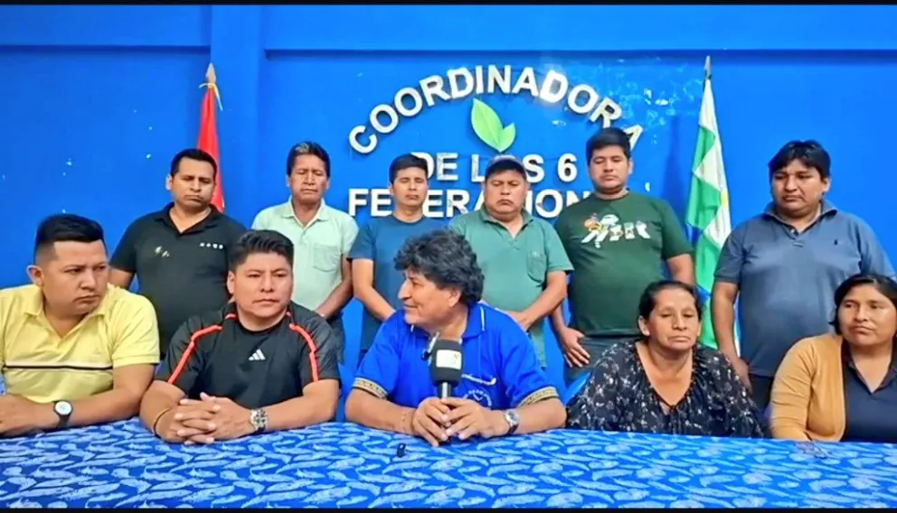 Evo Morales con algunos de sus seguidores en el Chapare, en una imagen tomada de sus redes.