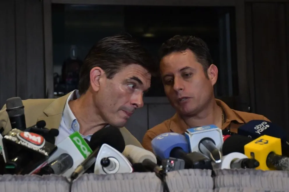 Paz dialoga con Edman Lara en al conferencia de prensa de este lunes. Foto: APG