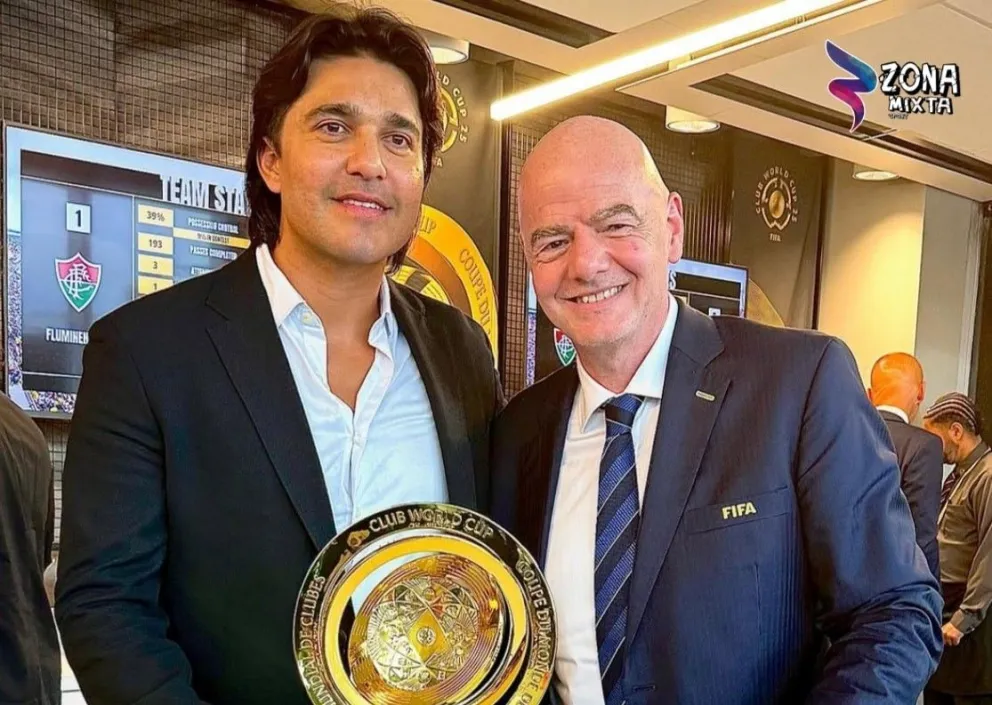 Marceo Martins junto a Gianni Infantino, el presidente de FIFA. Foto: MMM