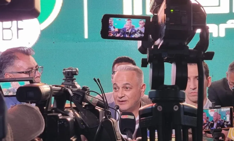 Costa durante la conferencia que hubo en Achumani. Foto: Marcelo Avendaño.