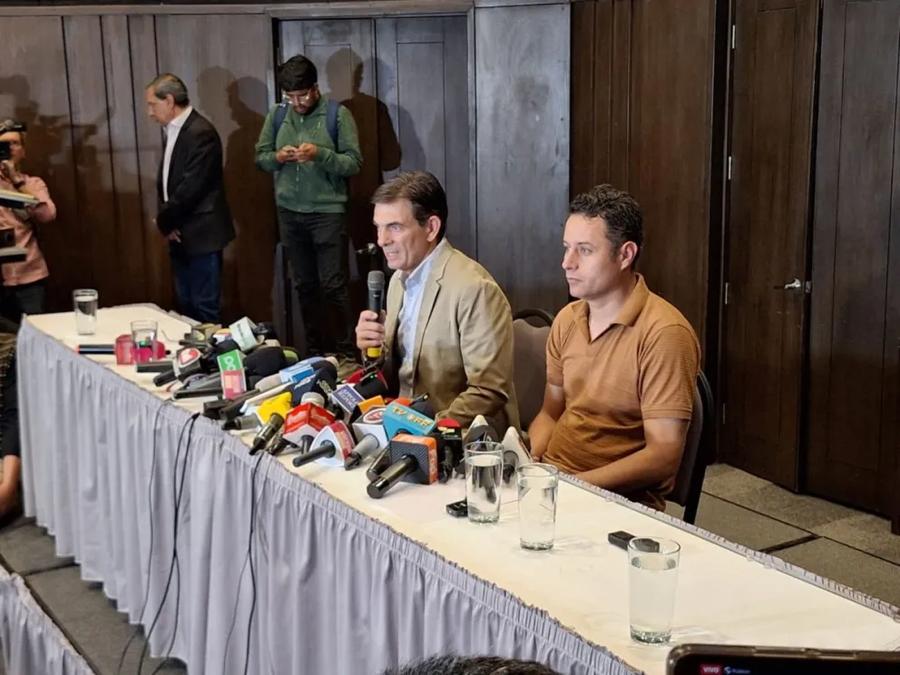 Paz y Lara, durante la conferencia de prensa ofrecida esta mañana. Foto: Paulo Lizárraga A.