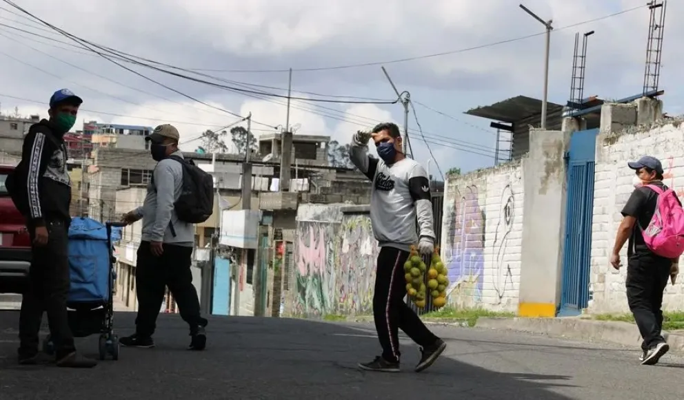 Un grupo de trabajadores informales en Ecuador. Foto: EFE