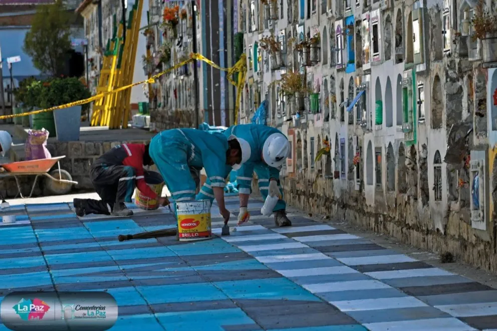 Trabajos de mantenimiento en el cementerio de La Paz em una imagen de archivo. Foto: AMUN