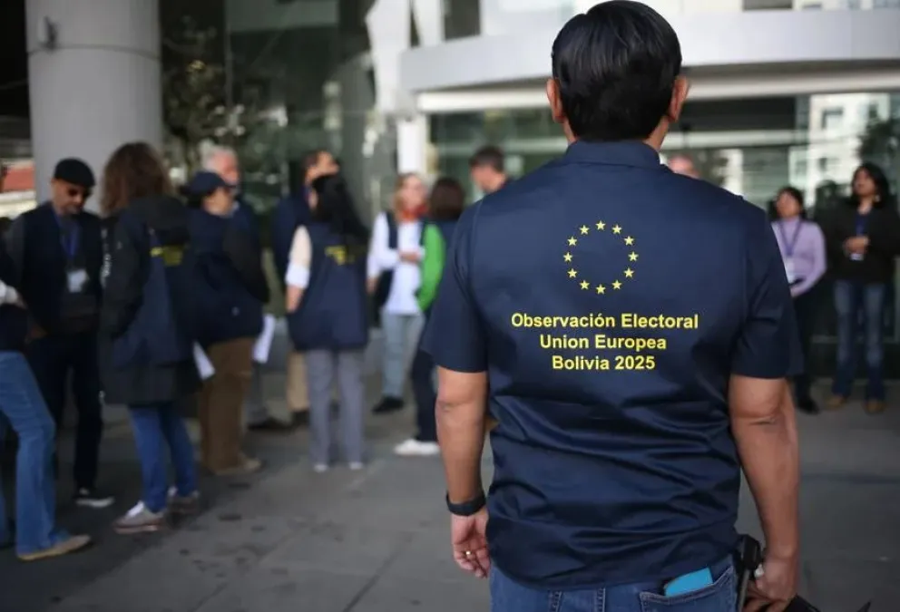 Personal de la misión de observación de la UE en La Paz. Foto: EFE 