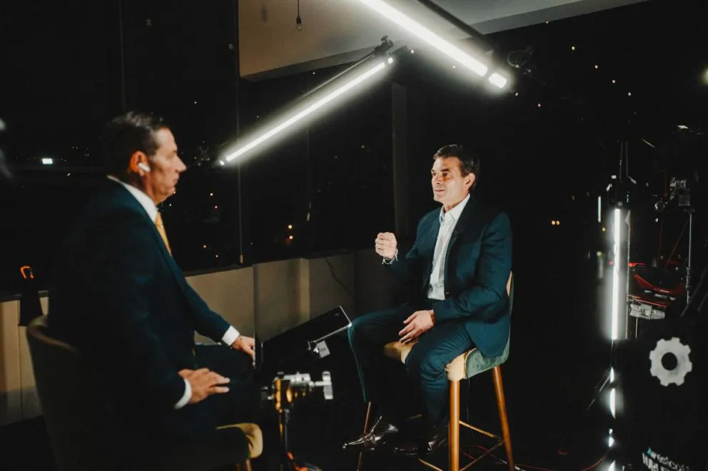 Rodrigo Paz en la entrevista con Fernando Del Rincón. Foto: Rodrigo Paz