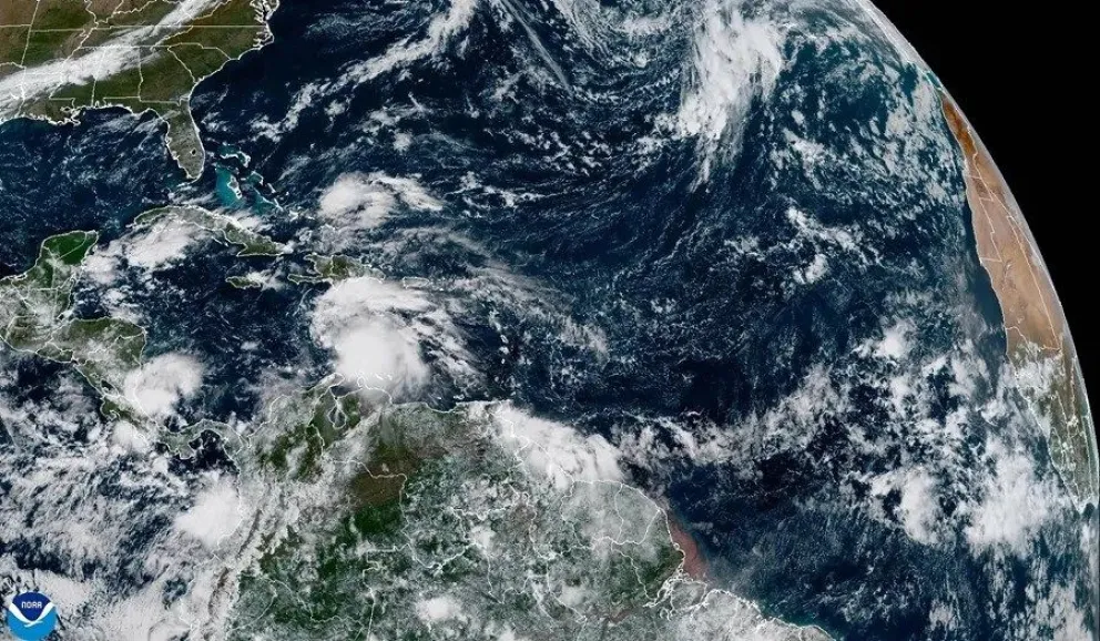 Fotografía satelital cedida donde se muestra el estado del clima en el Atlántico tras la formación de la tormenta tropical Melissa se formó. EFE
