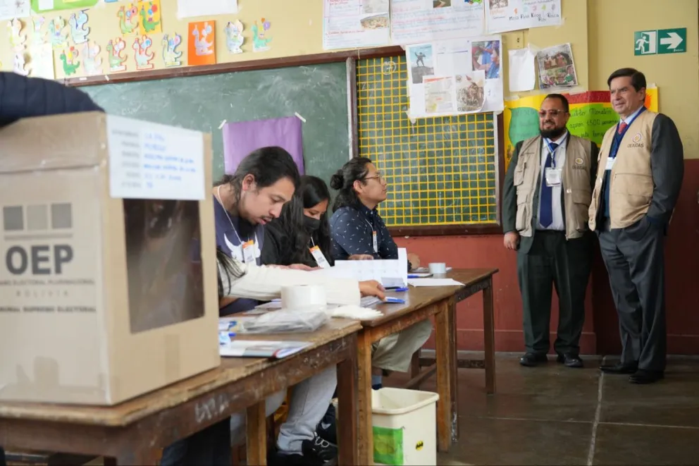 La Misión de la OEA en medio de la jornada electoral. Foto: OEA