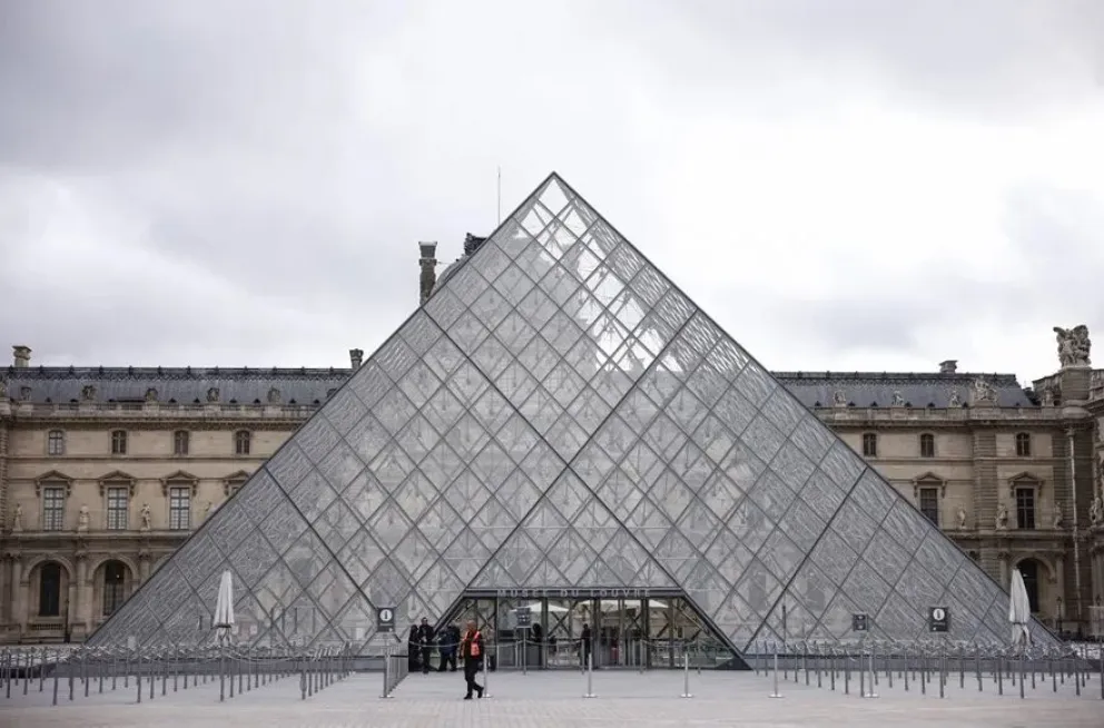 El exterior del museo del Louvre en una imagen de archivo. Foto: EFE