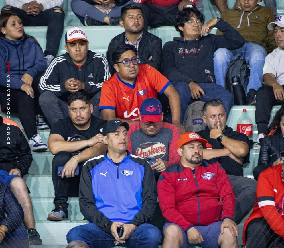 Los socios del cuadro valluno, que asistieron a la asamblea extraordinaria. Foto: JW