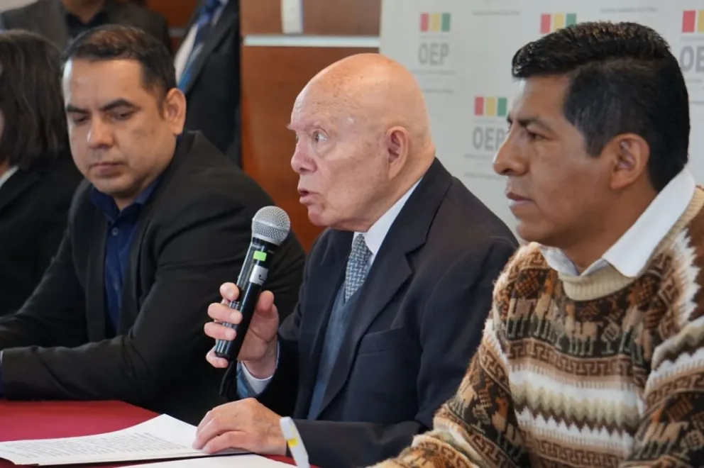 El presidente del TSE, Oscar Hasentteufel, en la conferencia de este miércoles. Foto: APG