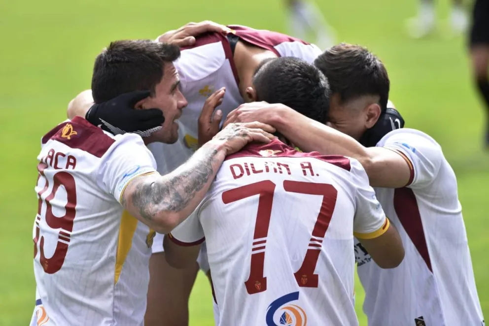 El festejo del segundo gol de los orureños en Alto: Foto: Agencia Marka Registrada