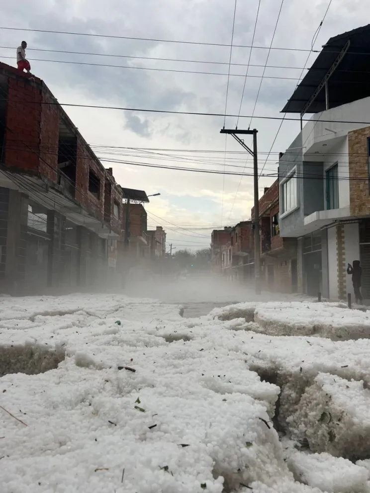 Imágenes de la ciudad de Tarija que fue afectada con una fuerte granizada el jueves 16 de octubre. Foto: RRSS