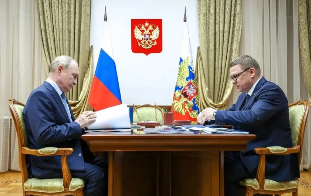 El gobernador de la región de Cheliábinsk, Alexéi Teksler (d). EFE/EPA