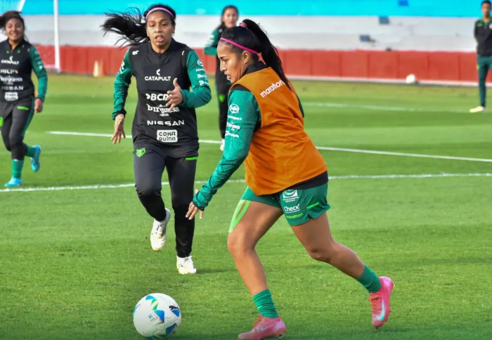 Una práctica anterior del seleccionado femenino de fútbol. Foto: FBF