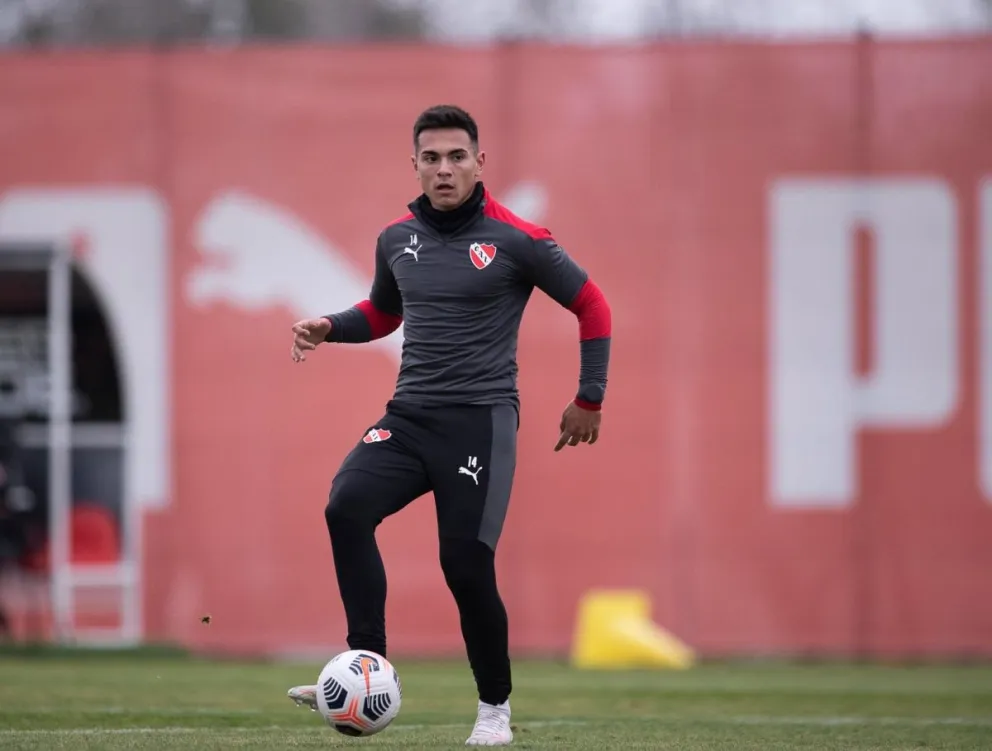 Lucas González en un entrenamiento con el cuadro de Independiente. Foto: LG