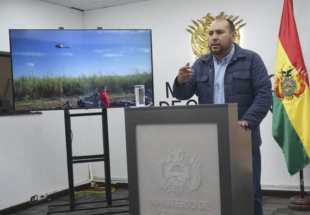 El ministro Ríos en conferencia de prensa. Foto: APG