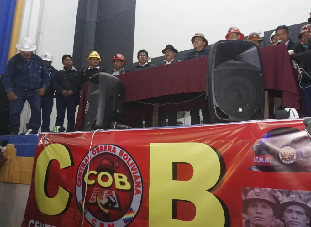 Dirigentes de la COB en el ampliado del miércoles. FOTO: APG