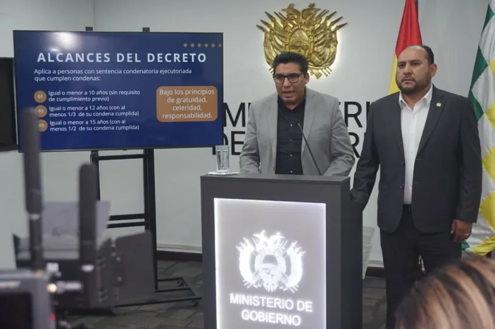 El director de Régimen Penitenciario Juan Carlos Limpias y el ministro Ríos. FOTO: APG