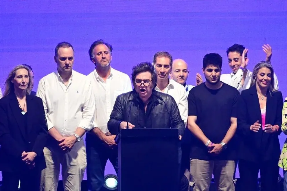 El presidente de Argentina, Javier Milei, durante el cierre de campaña del partido La Libertad Avanza este jueves, en Rosario (Argentina). EFE