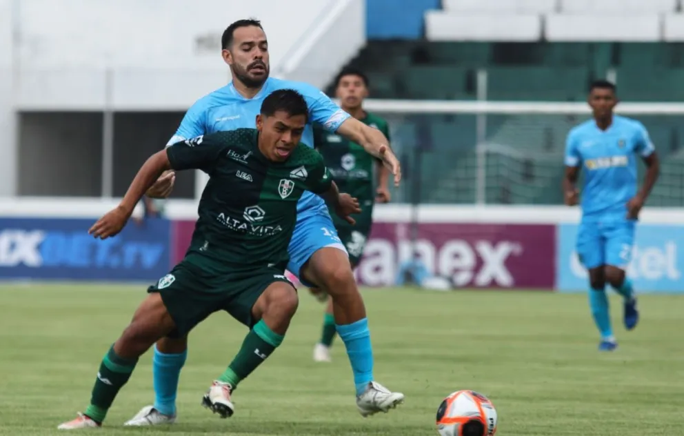 Incidencia entre San Antonio (de celeste) y Real Tomayapo. Foto: APG.