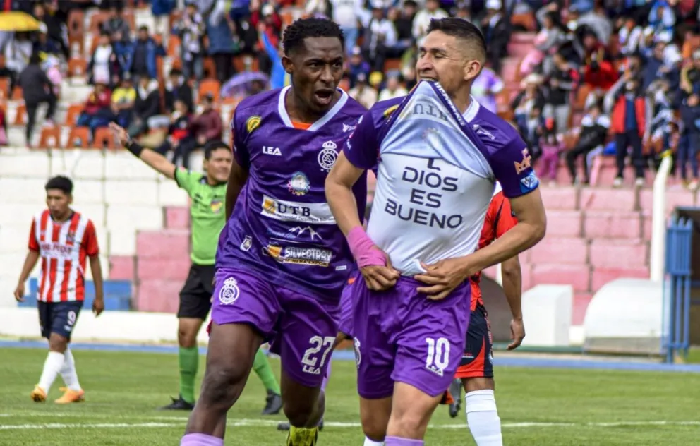 Vladimir Castellón celebra el segundo gol para los potosinos. Foto: CRP