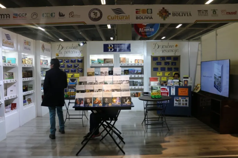 Parte de la oferta editorial que estará en oferta. Foto: FCBCB