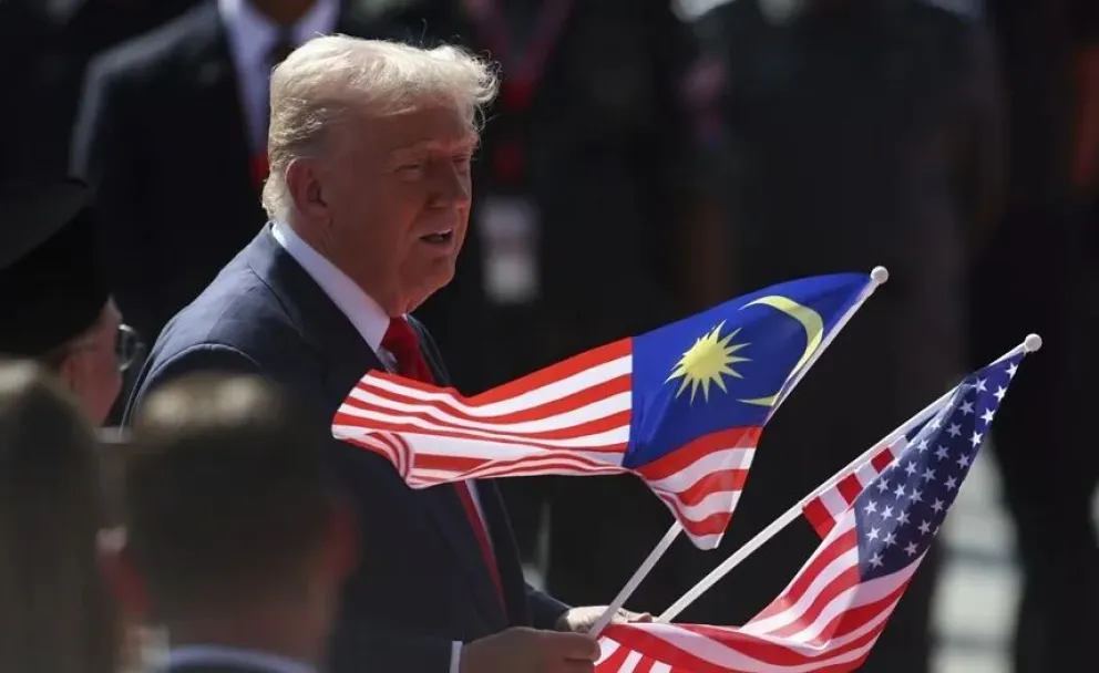 Donald Trump, a su llegada a Kuala Lumpur, Malasia, este domingo. Foto: EFE