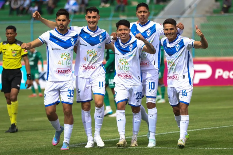 Landa (izq.), Monterubianessi, Peña, Galindo y Arismendi celebran el segundo gol de GV. Foto: APG