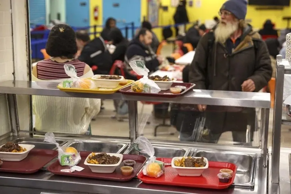 Comidas preparadas listas para su distribución durante un programa de comidas calientes en East Harlem New York Common Pantry (NYCP). EFE