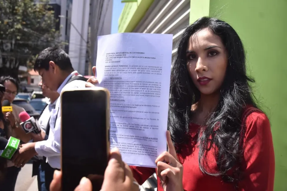 Brenda Lafuente, esta mañana en la Fiscalía de Cochabamba. Foto: APG