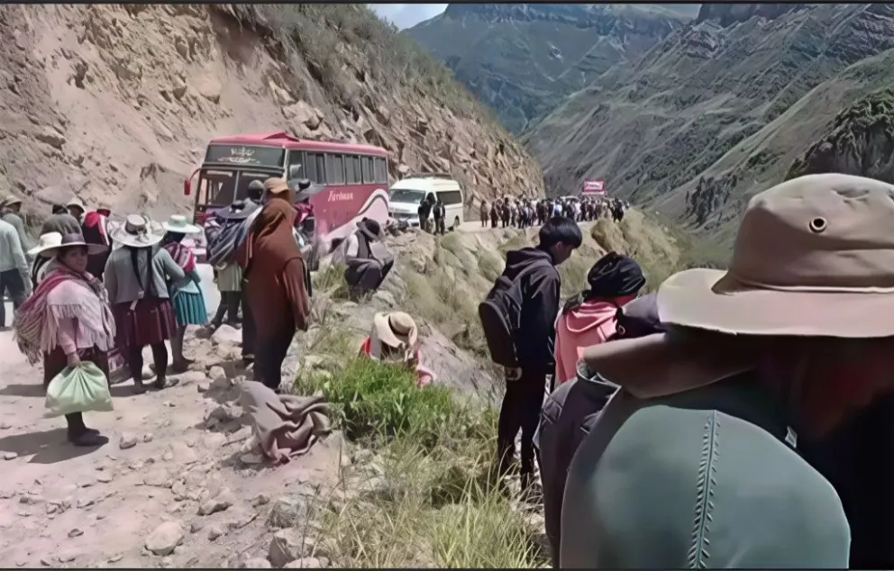 Imagen del accidente que se suscitó este lunes 27 de octubre en Cochabamba. Foto: RRSS